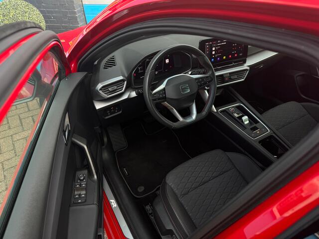 Seat LEON Sportstourer 1.5 eTSI FR Launch Edition | Achteruitrij assistent | Achteruitrijcamera | Airco (automatisch)