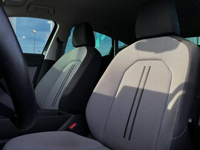 Seat LEON 1.5 TSI | ACC | Navi | Stoel/Stuurverwarming | Apple Carplay | Navi | Parkeersensoren V+A