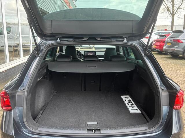 Seat LEON Sportstourer 1.5 TSI FR Launch Edition | Uitklapbare Trekhaak | Sfeerverlichting | Apple Carplay | Parkeer Sensoren
