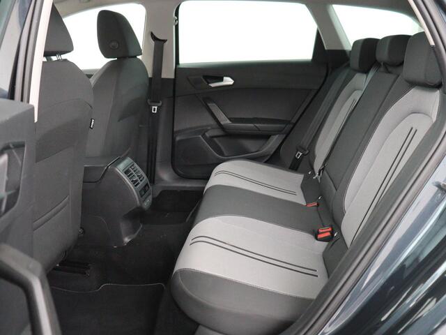 Seat LEON 1.5 eTSI Style Launch Edition | Trekhaak | Adaptive cruise | Camera | Carplay | Navigatie | DAB | Parkeerhulp | Digital Cockpit | Climate control | Bluetooth