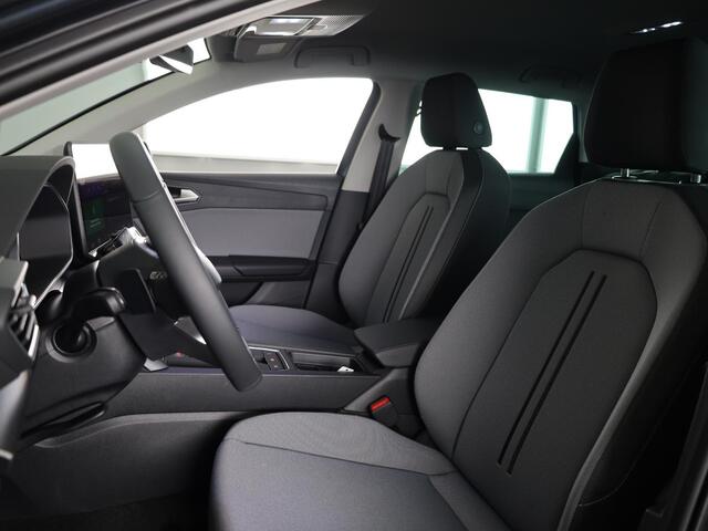 Seat LEON Sportstourer 1.5 TSI e-Hybrid Style Business Intense | Carplay (draadloos) | Navigatie | Adaptieve Cruise | Sensoren V+A + Achteruitrijcamera | Grootlicht Assistent