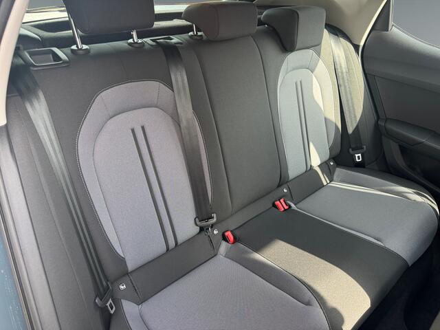 Seat LEON 1.5 204pk TSI e-Hybrid Style Business Intense Verwarmbare voorstoelen | Adaptive Cruise Control | Parkeersensoren achter & voor