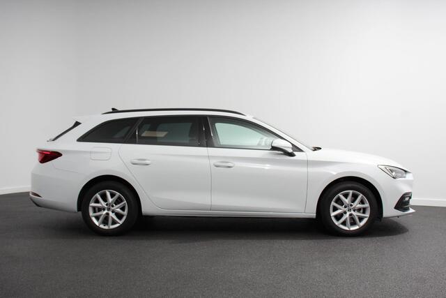 Seat LEON Sportstourer 1.0 TSI Style Nieuw Type ! Navigatie Climate control Cruise adaptive Led Virtual Cockpit Lichtmetalen Velgen Parkeer sensoren Getinte ruiten