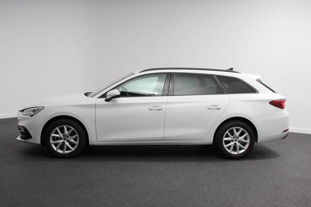 Seat LEON Sportstourer 1.0 TSI Style Nieuw Type ! Navigatie Climate control Cruise adaptive Led Virtual Cockpit Lichtmetalen Velgen Parkeer sensoren Getinte ruiten