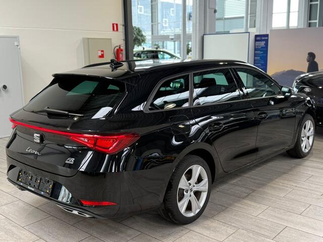 Seat LEON Sportstourer 1.5 TSI e-Hybrid 204pk FR Business | Trekhaak | Stoel // stuurwiel verwarming | Adapt. Cruise | Camera | 1/2 leer | Fabrieksgarantie t/m 05-2029 |
