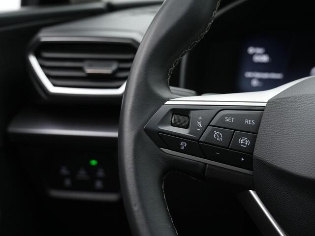 Seat LEON Sportstourer 1.0 eTSI 110 pk DSG Style Business Intense | Achteruitrijcamera | Adaptive Cruise | Navigatie