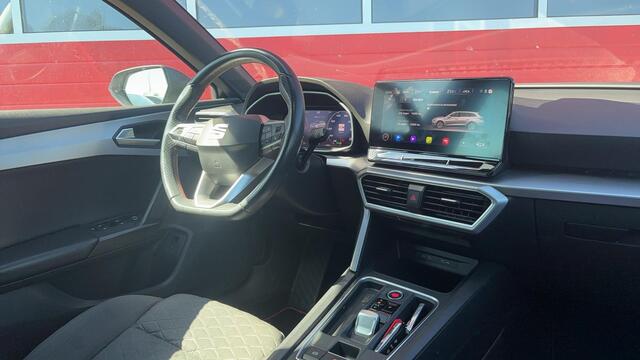 Seat LEON Sportstourer 1.5 eTSI FR Launch Edition SFEER / KEYLESS / STOELVERW / STUURVERW / TREKHAAK / FULL LED / CARPLAY / PDC