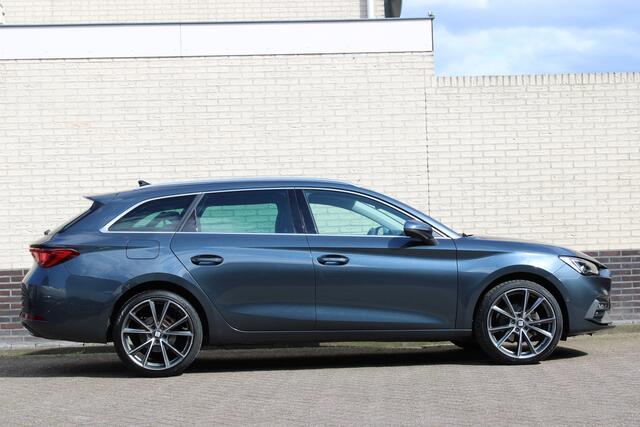 Seat LEON Sportstourer 1.5 eTSI Style Business Intense | Trekhaak | Adaptieve cruise | Camera | Navigatie | Keyless