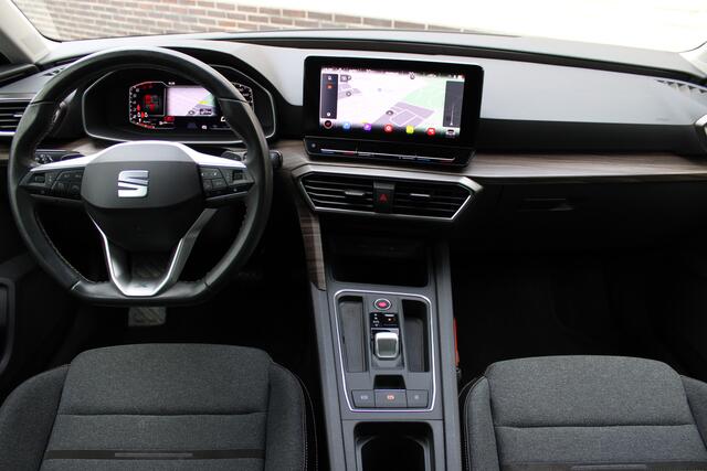 Seat LEON Sportstourer 1.5 eTSI Style Business Intense | Trekhaak | Adaptieve cruise | Camera | Navigatie | Keyless