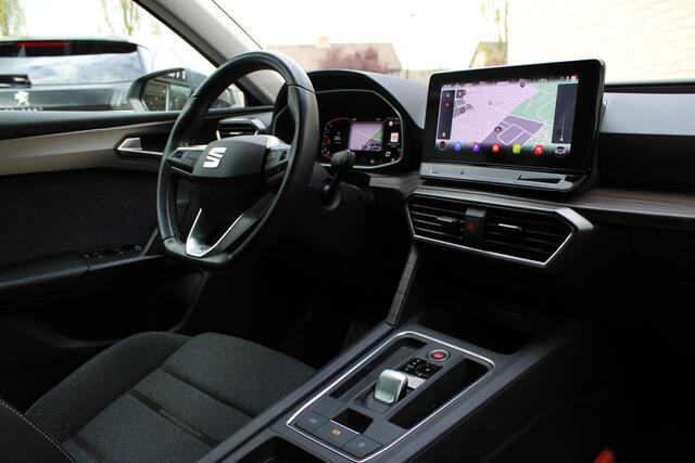 Seat LEON Sportstourer 1.5 eTSI Style Business Intense | Trekhaak | Adaptieve cruise | Camera | Navigatie | Keyless