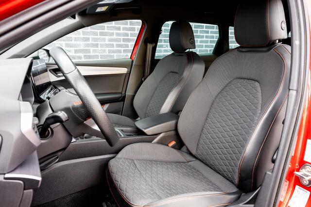 Seat LEON Sportstourer 1.5 TSI FR Launch Edition | Achteruitrijcamera | Parkeersensoren | Navigatie | Apple Carplay | Android Auto | Keyless Entry | Elektrische Achterklep | Stoelverwarming