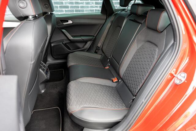 Seat LEON Sportstourer 1.5 TSI FR Launch Edition | Achteruitrijcamera | Parkeersensoren | Navigatie | Apple Carplay | Android Auto | Keyless Entry | Elektrische Achterklep | Stoelverwarming