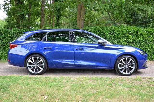 Seat LEON Sportstourer 1.5 eTSI FR Business Intense Automaat/Led/Pdc/Ecc/Virtual Cockpit/Cr-Control adaptief/Privacy-Glass/18-Inch Lmv/Trekhaak-Wegklapbaar/Apple Carplay/Android Auto