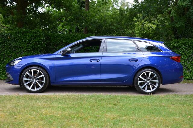 Seat LEON Sportstourer 1.5 eTSI FR Business Intense Automaat/Led/Pdc/Ecc/Virtual Cockpit/Cr-Control adaptief/Privacy-Glass/18-Inch Lmv/Trekhaak-Wegklapbaar/Apple Carplay/Android Auto