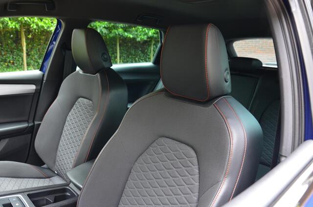 Seat LEON Sportstourer 1.5 eTSI FR Business Intense Automaat/Led/Pdc/Ecc/Virtual Cockpit/Cr-Control adaptief/Privacy-Glass/18-Inch Lmv/Trekhaak-Wegklapbaar/Apple Carplay/Android Auto