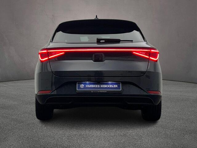 Seat LEON Sportstourer Style Business Intense 1.5 TSI eHybrid 204pk DSG Automaat Adaptive cruise control, Black Pack, Navigatie, LED matrix koplampen, Achteruitrijcamera