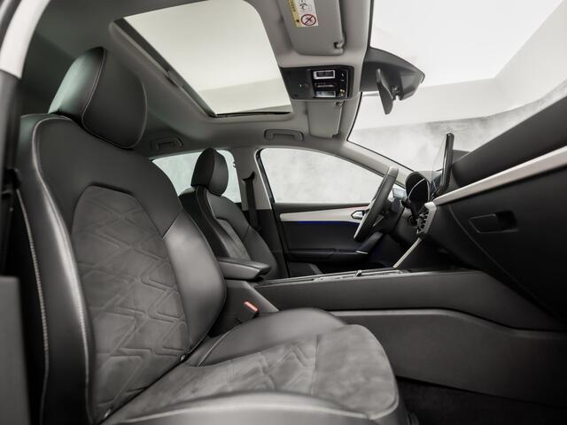 Seat LEON 1.4 TSI eHybrid PHEV Xcellence Sport 204Pk Automaat (PANORAMADAK, APPLE CARPLAY, GROOT NAVI, LEDER/ALCANTARA, MEMORY SEAT, CAMERA, GETINT GLAS, NIEUWE APK, NIEUWSTAAT)