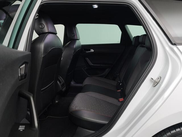 Seat LEON Sportstourer 1.5 eTSI FR Business Intense | Trekhaak | Navigatie | Adaptive Cruise Control | Apple CarPlay / Android Auto |