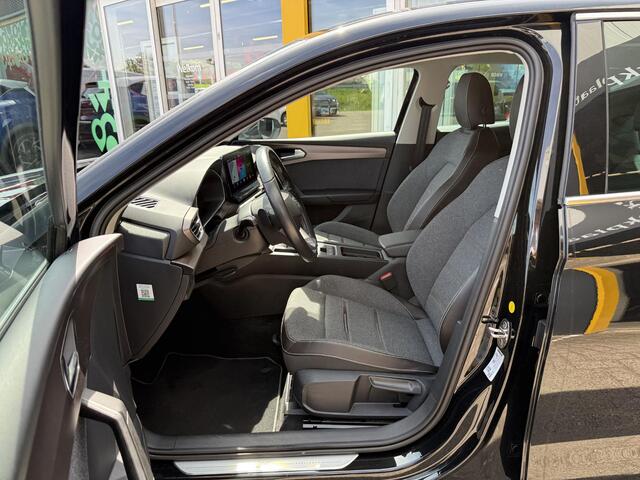 Seat LEON 1.5 eTSI FR Business Intense | NAP | Navigatie | Stoel & stuur verwarming | Achteruitrijcamera | LED | DAB | Climate Control | Draadloze tel lader |