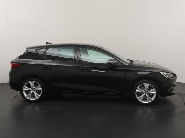 Seat LEON 1.5 TSI e-Hybrid 204 pk FR Business | Stoel- en stuurwiel verwarming | Adapt. Cruise | Camera | 1/2 leer | Fabrieksgarantie t/m 05-2029 |