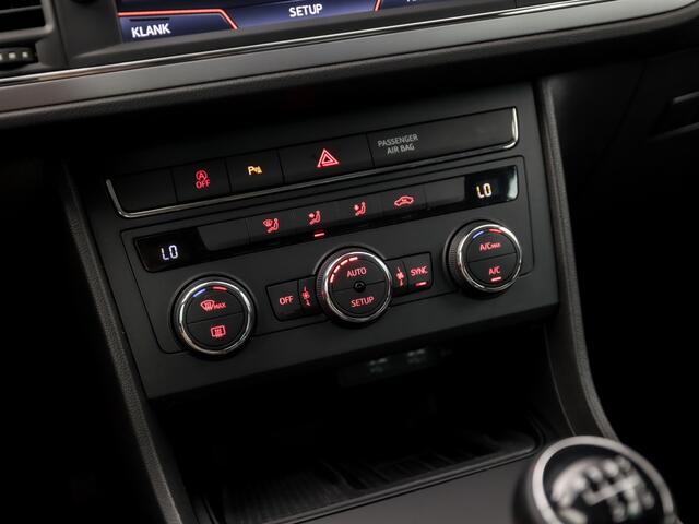 Seat LEON 1.0 EcoTSI Intense Sport (APPLE CARPLAY, NAVIGATIE, CLIMATE, GETINT GLAS, PARKEERSENSOREN, SPORTSTOELEN, KEYLESS, LM VELGEN, NIEUWSTAAT)