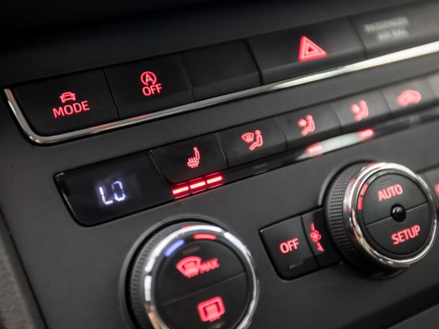 Seat LEON 1.4 TSI FR Sport (NAVIGATIE, CLIMATE, LEDER, STOELVERWARMING, LED KOPLAMPEN, SPORTSTOELEN, CRUISE, SFEERVERLICHTING, GETINT GLAS, NIEUWSTAAT)