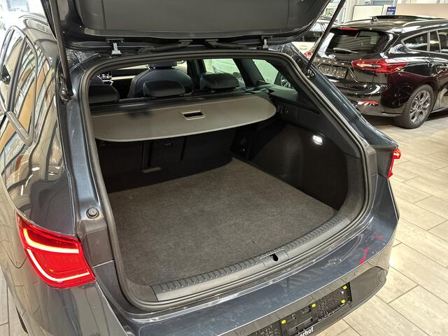 Seat LEON Sportstourer 1.5 TSI e-Hybrid 204pk FR Business | Trekhaak | Stoel- en stuurwiel verwarming | Adapt. Cruise | Camera | 1/2 leer | Fabrieksgarantie t/m 05-2029 |