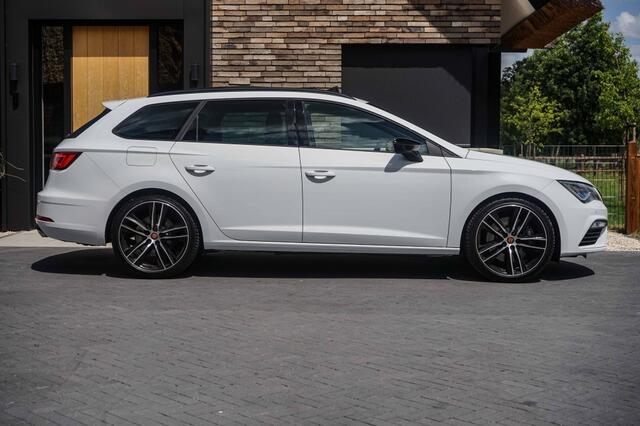 Seat LEON ST Cupra 300 4Drive Pano/DCC/ACC/Virtual/Beats