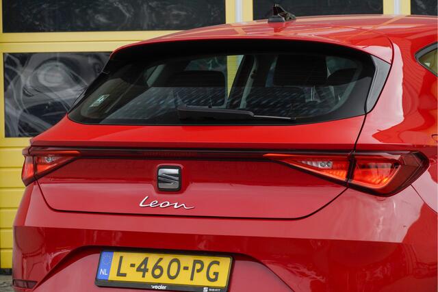 Seat LEON 1.0 TSI 5drs Reference BJ2021 Lmv 16" | Led | Trekhaak | App-Connect | Climate control | Cruise control | Getint glas