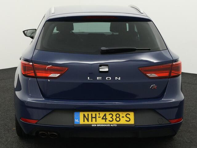 Seat LEON ST 150 PK 1.4 EcoTSI FR Bluetooth, Cruise control adaptief, stuur multifunctioneel, voorstoelen verwarmd, schakelpaddles, De SEAT Leon ST 1.4 EcoTSI FR is een luxe, ruime en sportieve stationwagen die comfort en prestaties perfect combineert. Dankzij de c
