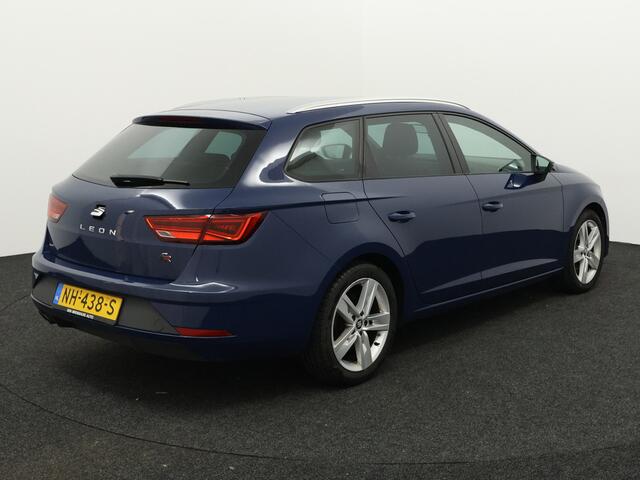 Seat LEON ST 150 PK 1.4 EcoTSI FR Bluetooth, Cruise control adaptief, stuur multifunctioneel, voorstoelen verwarmd, schakelpaddles, De SEAT Leon ST 1.4 EcoTSI FR is een luxe, ruime en sportieve stationwagen die comfort en prestaties perfect combineert. Dankzij de c