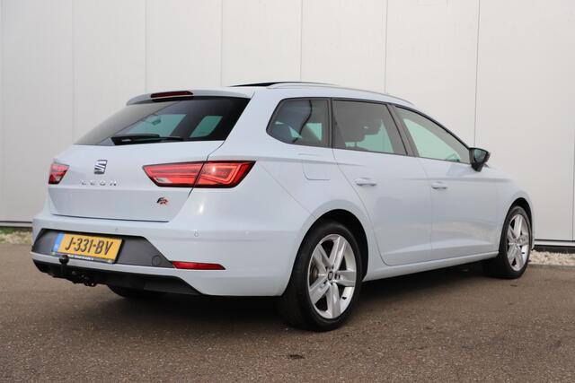 Seat LEON ST 1.0 TSI FR Ultimate Edition Virtual Cockpit Panoramadak 17 inch LMV Full LED Navigatie Achteruitrijcamera Carplay Beats Audio Navigatie Clima Cruise Stoelverwarming