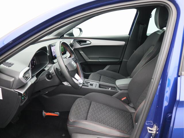 Seat LEON Sportstourer 1.5 eTSI FR Business Intense/ lage km/ trekhaak!