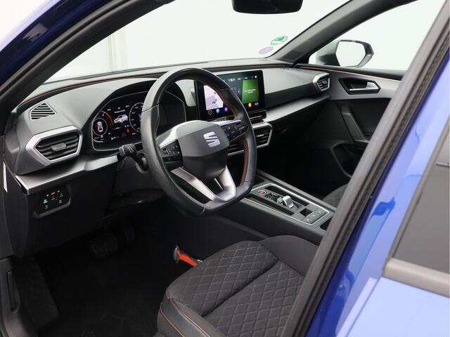 Seat LEON Sportstourer 1.5 eTSI FR Business Intense/ lage km/ trekhaak!