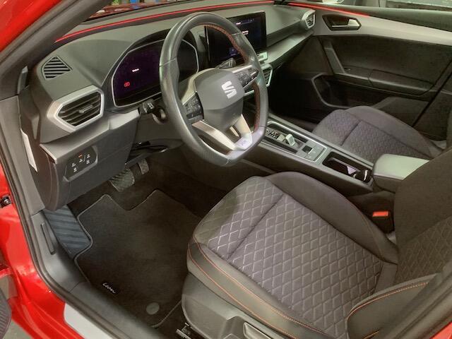 Seat LEON 1.5 eTSI FR Business Intense, panoramadak, wegklapbare trekhaak .