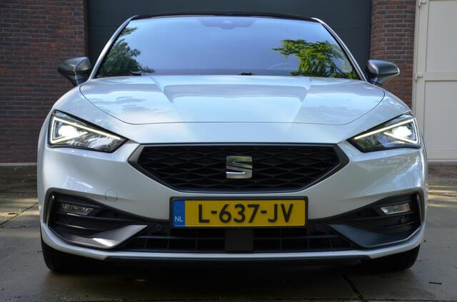 Seat LEON 1.0 TSI FR Business Intense Navi/Led/Pdc/Ecc/Stoelverwarming/Virtual Cockpit/Achteruitrijcamera/Cr-Control adaptief/Privacy-Glass/17-Inch Lmv/Panoramadak