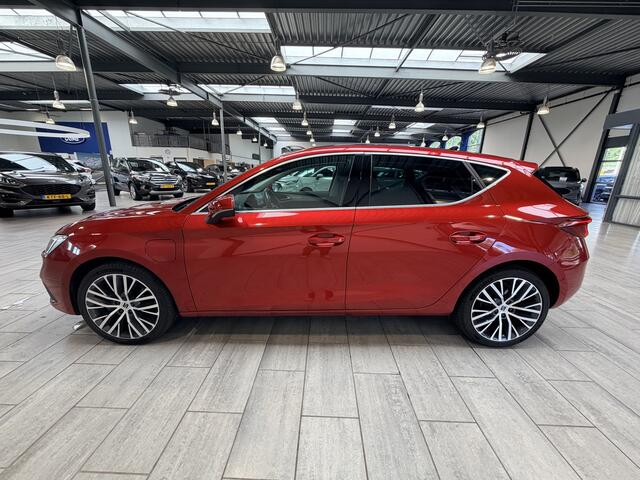 Seat LEON 1.4 TSI eHybrid PHEV 204pk Xcellence | 90,9% SOH | Stoel // stuurwiel verwarming | Adapt. Cruise | Memory seats | Climate control | 18" LMV | Apple carplay & Android auto |