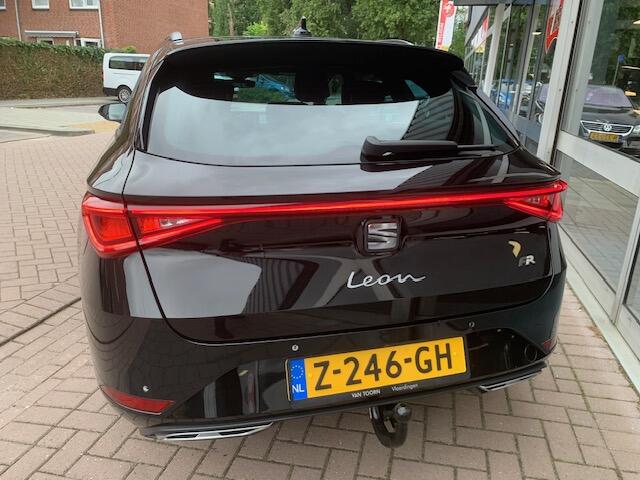 Seat LEON Sportstourer 1.5 eTSI FR, afkoppelbare trekhaak .