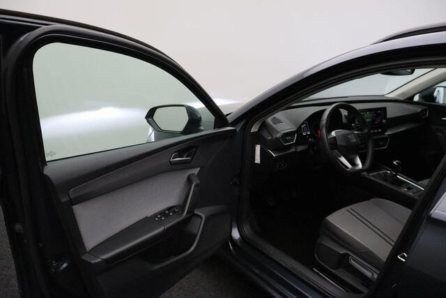 Seat LEON Sportstourer 1.5 TSI Style 2021 NAP | Carplay | Trekhaak | Cruise control | Climate control | Bluetooth | DAB+ | Lichtmetaal 18 inch | PDC | LED | Keyless