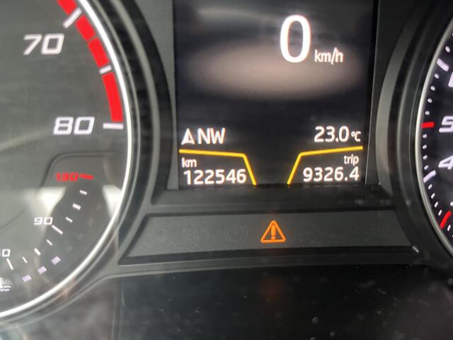 Seat LEON ST 1.0 EcoTSI Style Business Intense / AUTOMAAT/ FULL LINK/ PARKEER SENSOREN V+A/ CRUISE CONTROL/ KEYLESS/ DAB/ CLIMA/ 16'' LMV