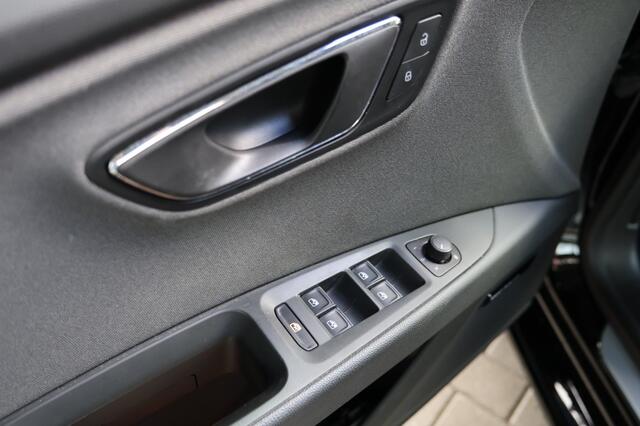Seat LEON 1.4 TSI Xcellence DSG*LED*TREKHAAK*CARPLAY*CRUISE*CLIMA*WINTERSET*KEYLESS