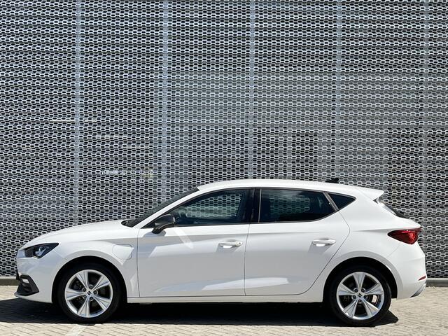 Seat LEON 1.4 TSI eHybrid PHEV FR / SOH 97% / Navigatie / LED / Parkeersensoren A / Digital cockpit / Verwarmb stoelen / 17''LMV