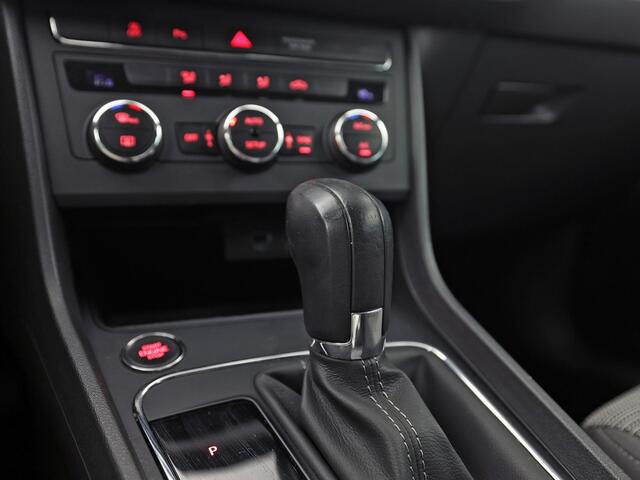 Seat LEON 1.0 EcoTSI Intense Sport Automaat (APPLE CARPLAY, NAVIGATIE, CLIMATE, KEYLESS, SPORTSTOELEN, PARKEERSENSOREN, GETINT GLAS, CRUISE, NIEUWSTAAT)