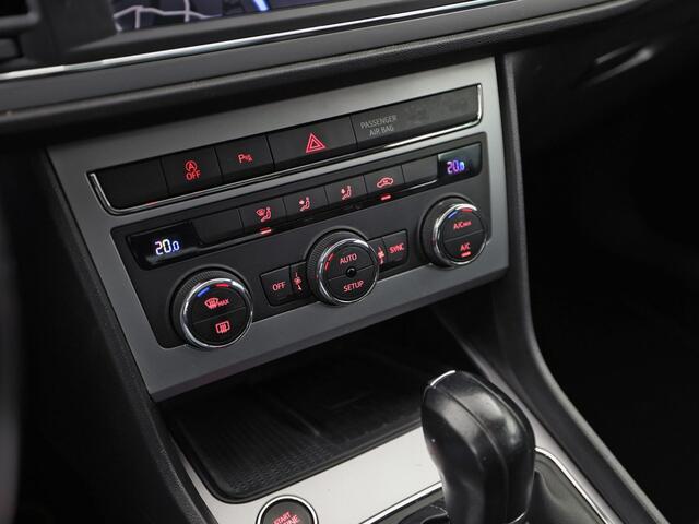 Seat LEON 1.4 TSI ACT FR Dynamic X Sport 150Pk Automaat (PANORAMADAK, NAVIGATIE, LEDER/ALCANTARA, STOELVERWARMING, ADAPTIVE CRUISE, GETINT GLAS, LED KOPLAMPEN, NIEUWSTAAT)