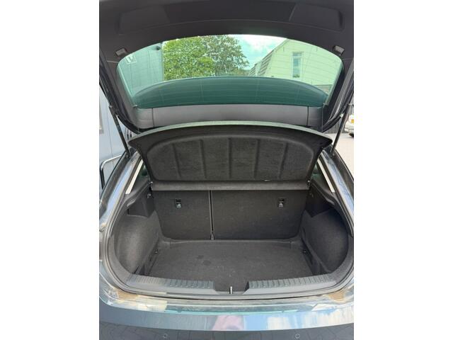 Seat LEON 1.0 eTSI Style Business Intense AUT / Cruise, Camera, Apple Carplay, Navi