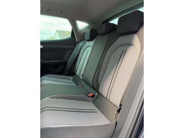 Seat LEON 1.0 eTSI Style Business Intense AUT / Cruise, Camera, Apple Carplay, Navi