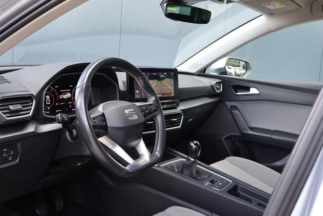 Seat LEON Sportstourer 1.0 TSI Style Business Intense | Wegklapbare Trekhaak | Camera | Adaptieve Cruise Control | Apple Carplay / Android Auto