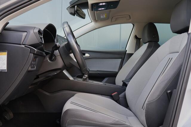 Seat LEON Sportstourer 1.0 TSI Style Business Intense | Wegklapbare Trekhaak | Camera | Adaptieve Cruise Control | Apple Carplay / Android Auto