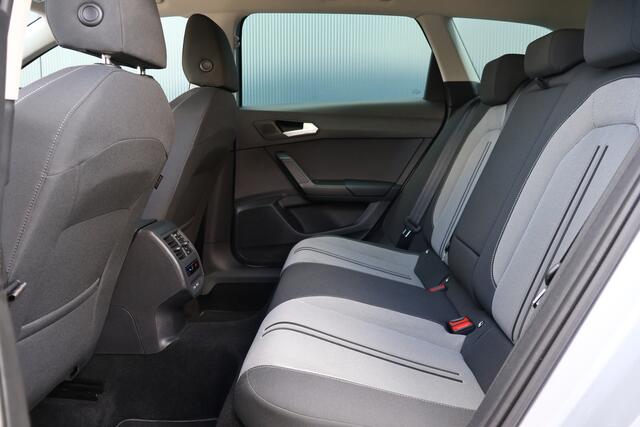 Seat LEON Sportstourer 1.0 TSI Style Business Intense | Wegklapbare Trekhaak | Camera | Adaptieve Cruise Control | Apple Carplay / Android Auto