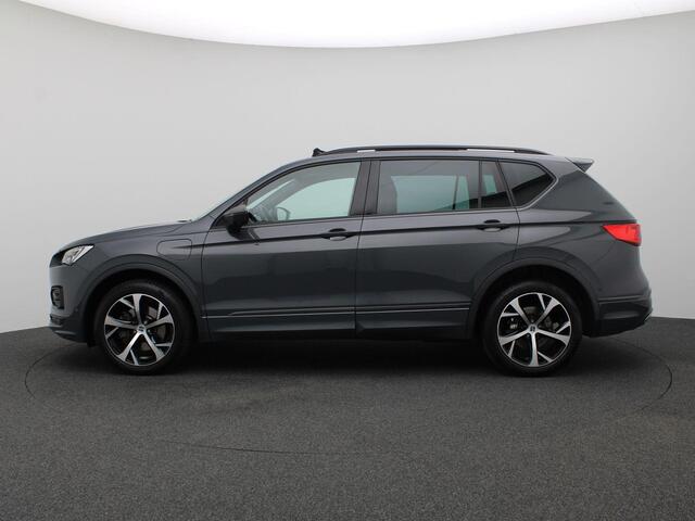Seat Tarraco 1.4 TSI e-Hybrid PHEV FR Business int. 245PK DSG Pano-Schuifdak, Trekhaak, 19" LM Velgen, Keyless, Voorstoelen en achterbank verwarmd, Side Assist, Elektr. Achterklep